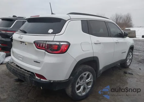 2024 Jeep Compass Latitude 4X4 z USA, uszkodzony, nr VIN 3C4NJDBN5RT103711